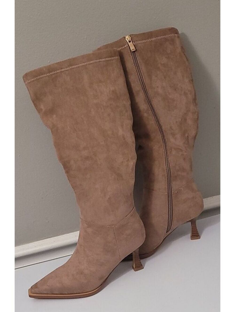 Women's Shoes Tan Suede Knee-High Pointed Toe Kitten Heel Fashion Boots Size 5.5